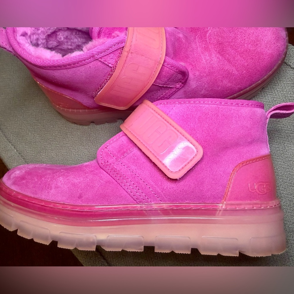 UGG Neumel Women’s Suede Chukka Boots Barbie Pink Core, Size 9 Like New - Picture 7 of 9
